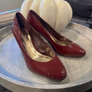 RALPH LAUREN Red High Heeled Pumps with Glossy Finish and Pointed Toe/size 6B